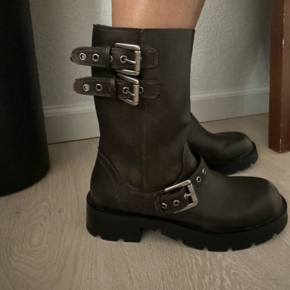 Zara Moto buckle boots
Size 7